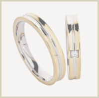 Gold Wedding Rings With Diamond In The Middle